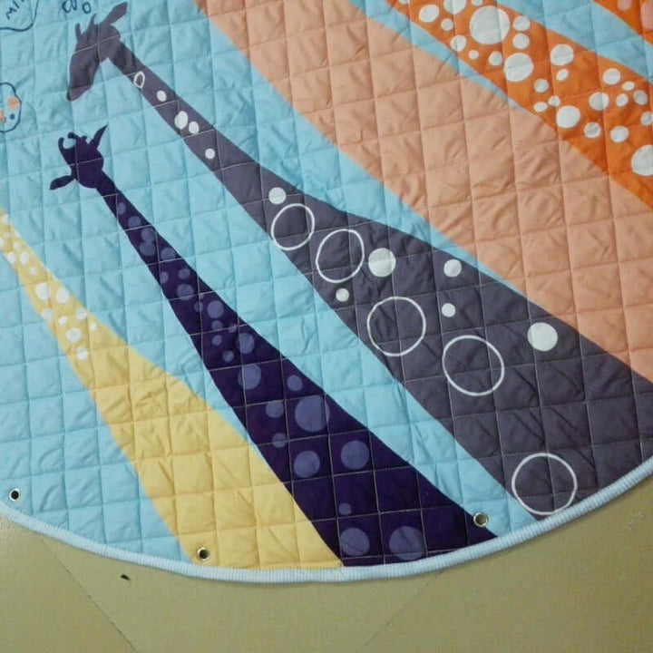 giraffe-drawstring-play-mat-blue
