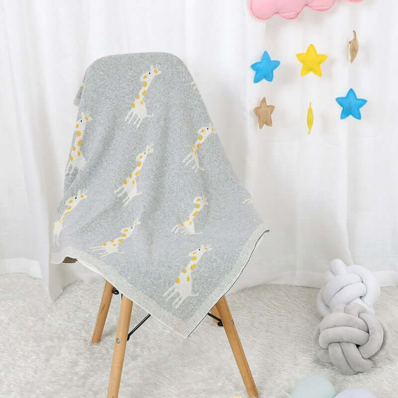 baby-girl-blanket-grey-giraffe