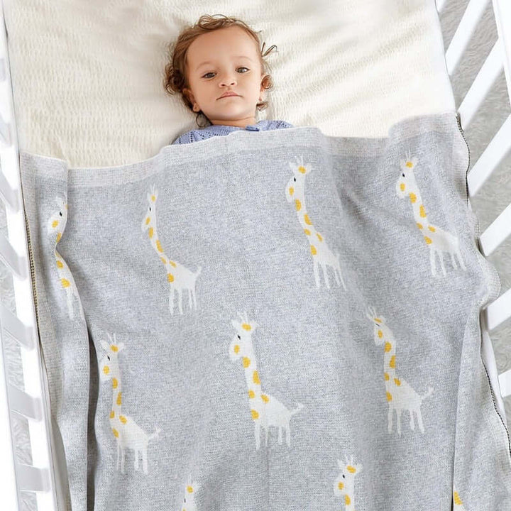 grey-baby-cot-blanket-giraffe